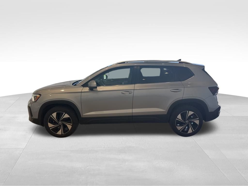 2025 Volkswagen Taos SE photo 2