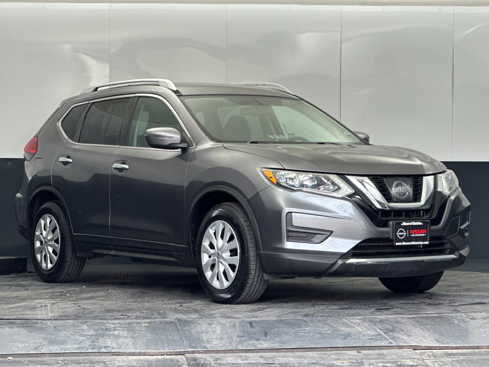2017 Nissan Rogue S's photo