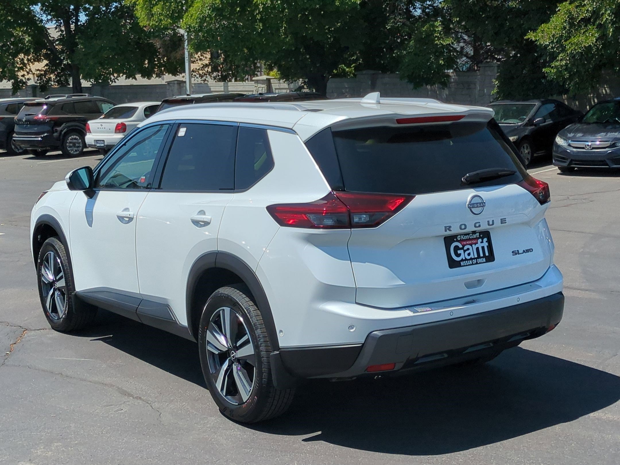 2025 Nissan Rogue SL photo 5