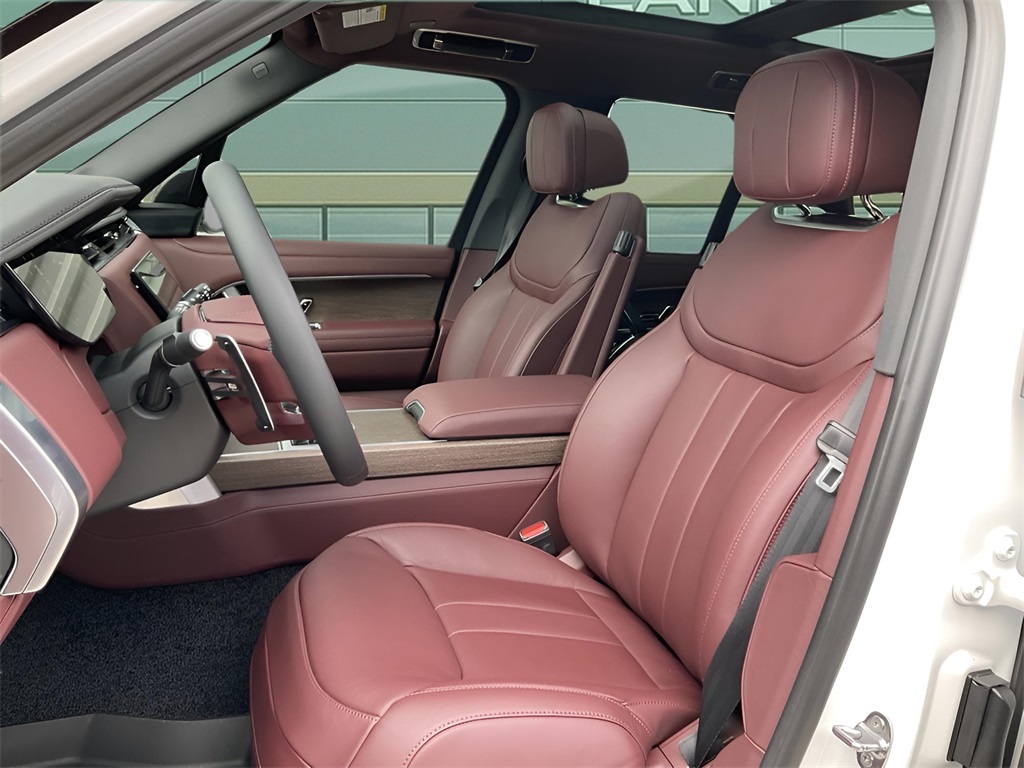 2025 Land Rover Range Rover SE photo 14