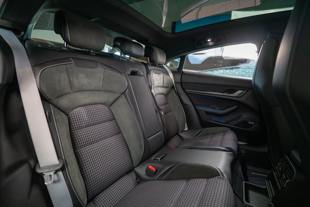 2025 Porsche Taycan 4 photo 18