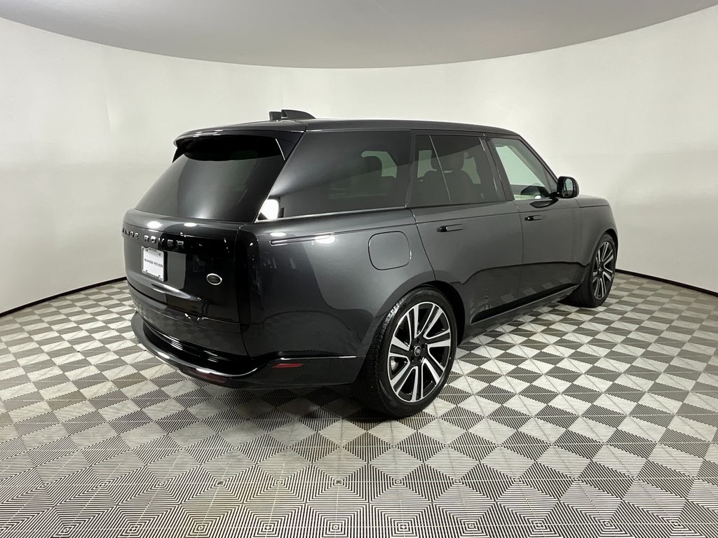 2023 Land Rover Range Rover SE photo 4