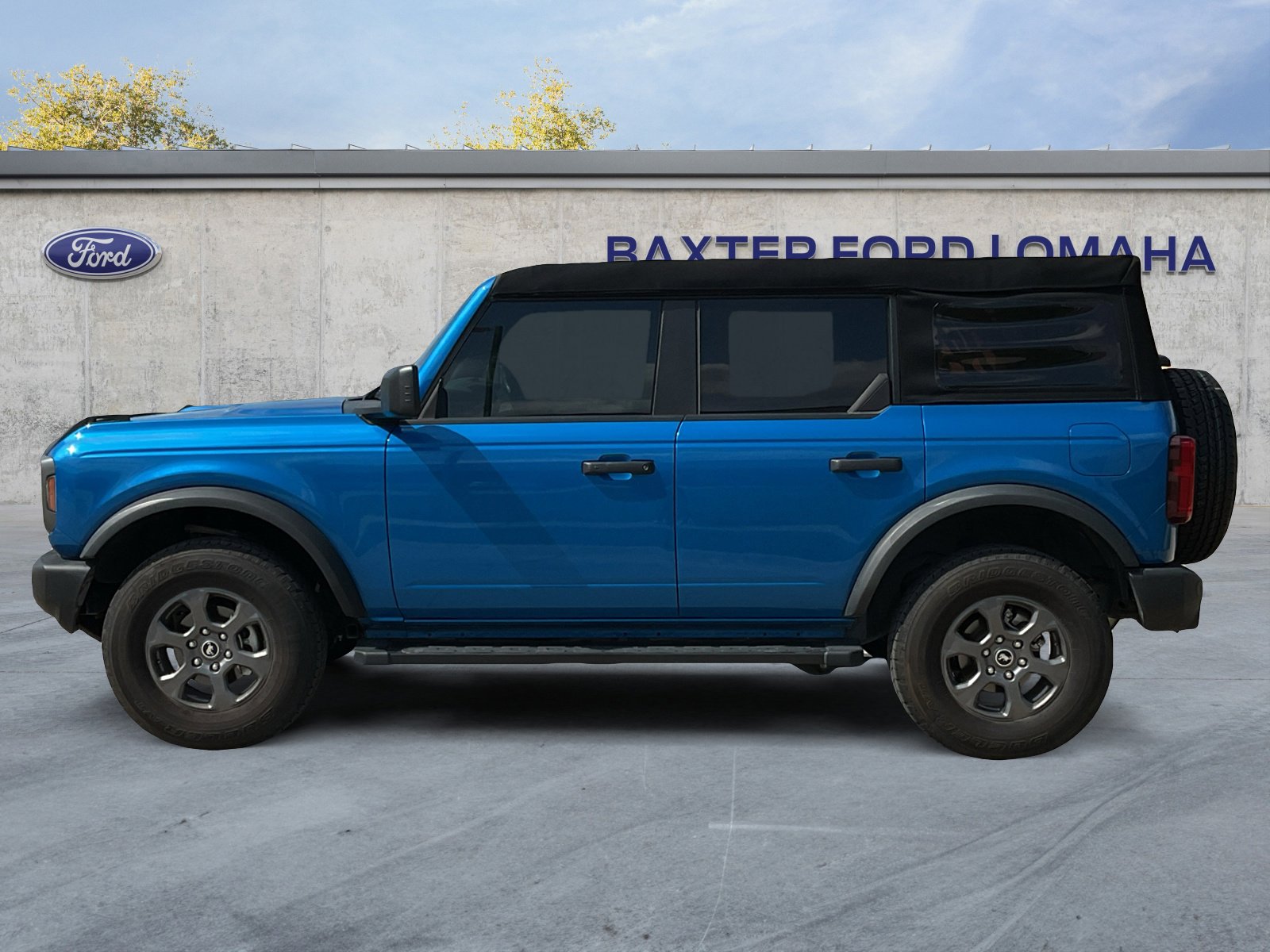 2023 Ford Bronco Big Bend photo 2