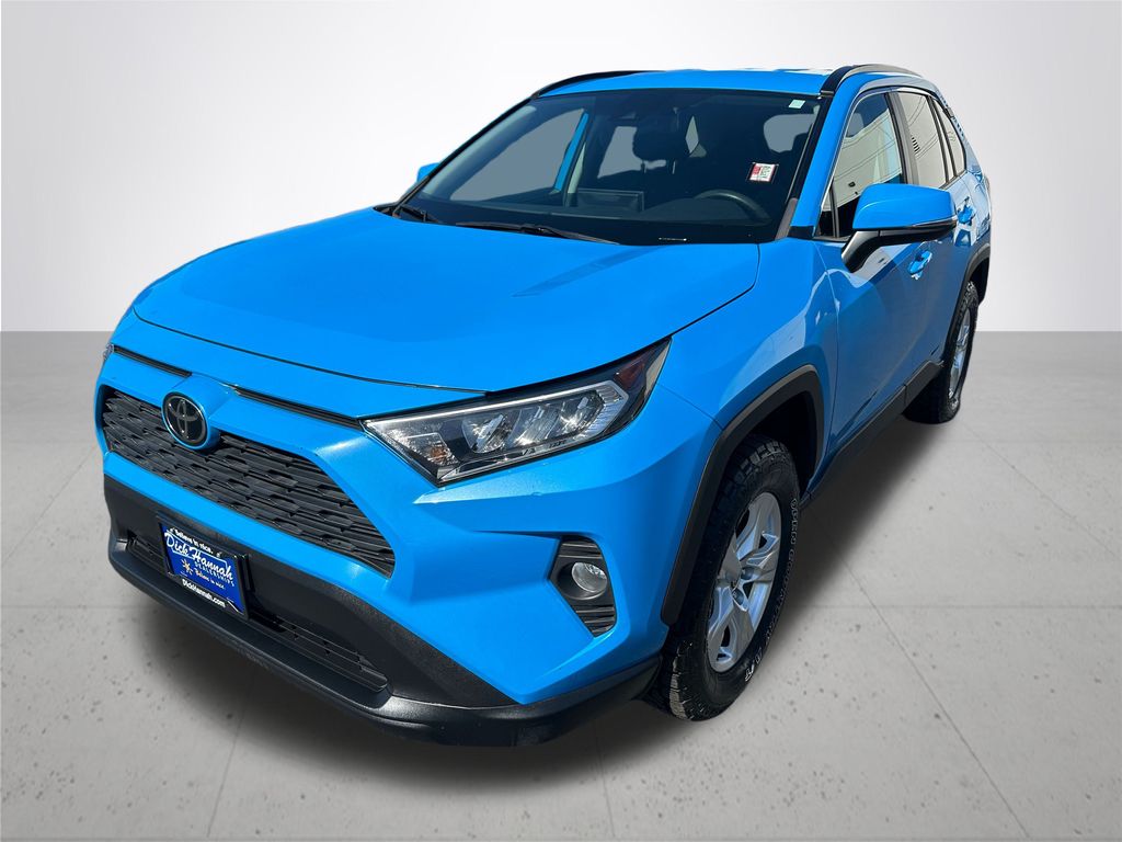 2021 Toyota RAV4 XLE photo 2