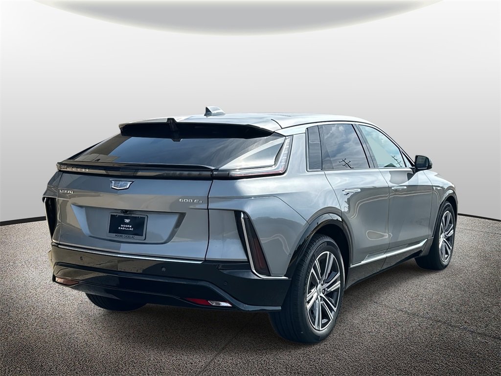 2026 Cadillac Lyriq Luxury photo 2