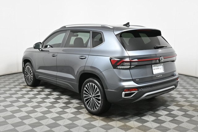 2025 Volkswagen Taos SE photo 3