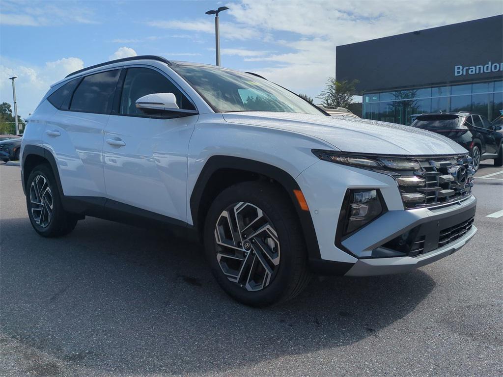 2025 Hyundai Tucson Hybrid Limited photo 2