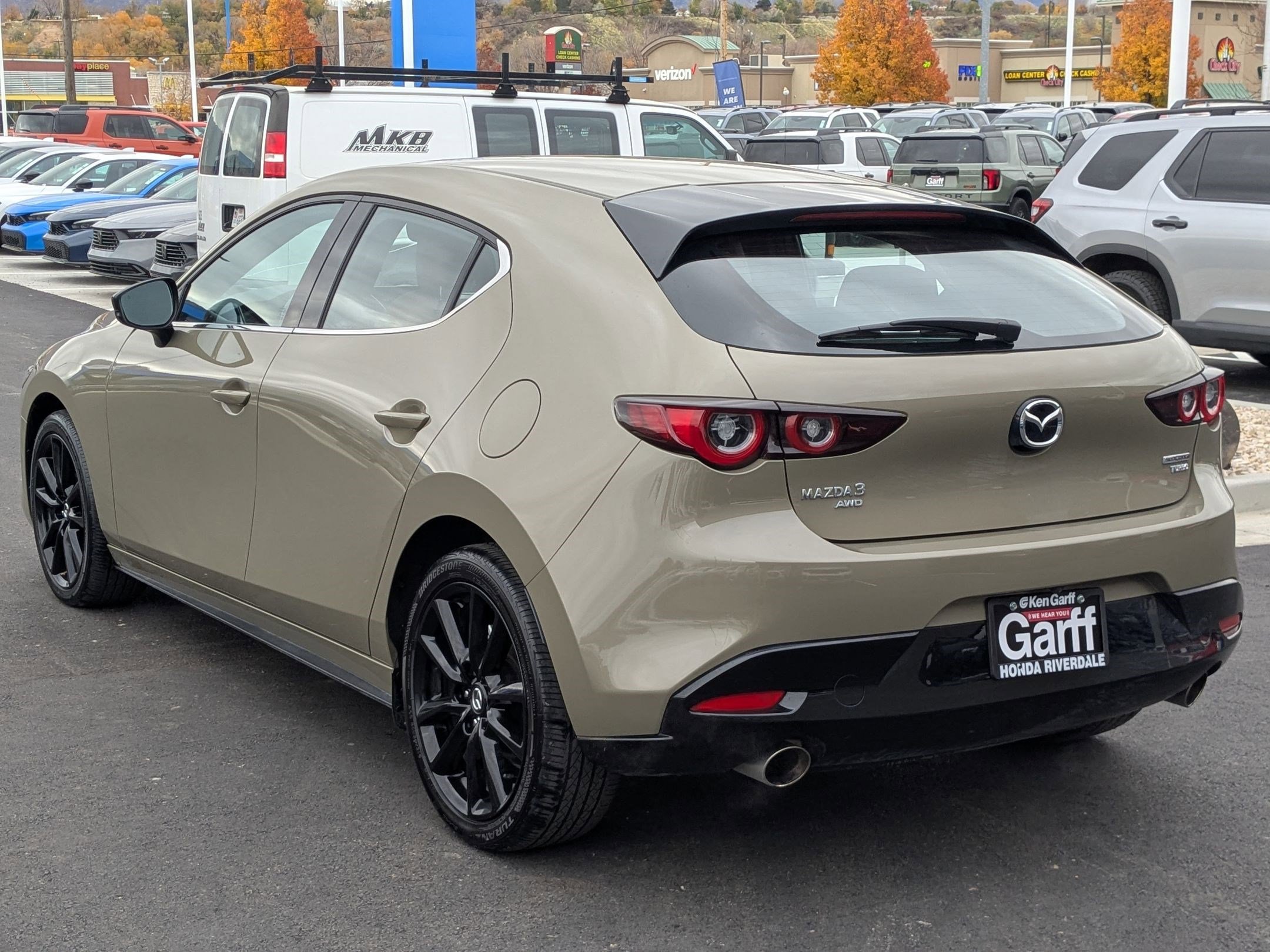 2024 Mazda Mazda3 Hatchback 2.5 Carbon Turbo photo 2