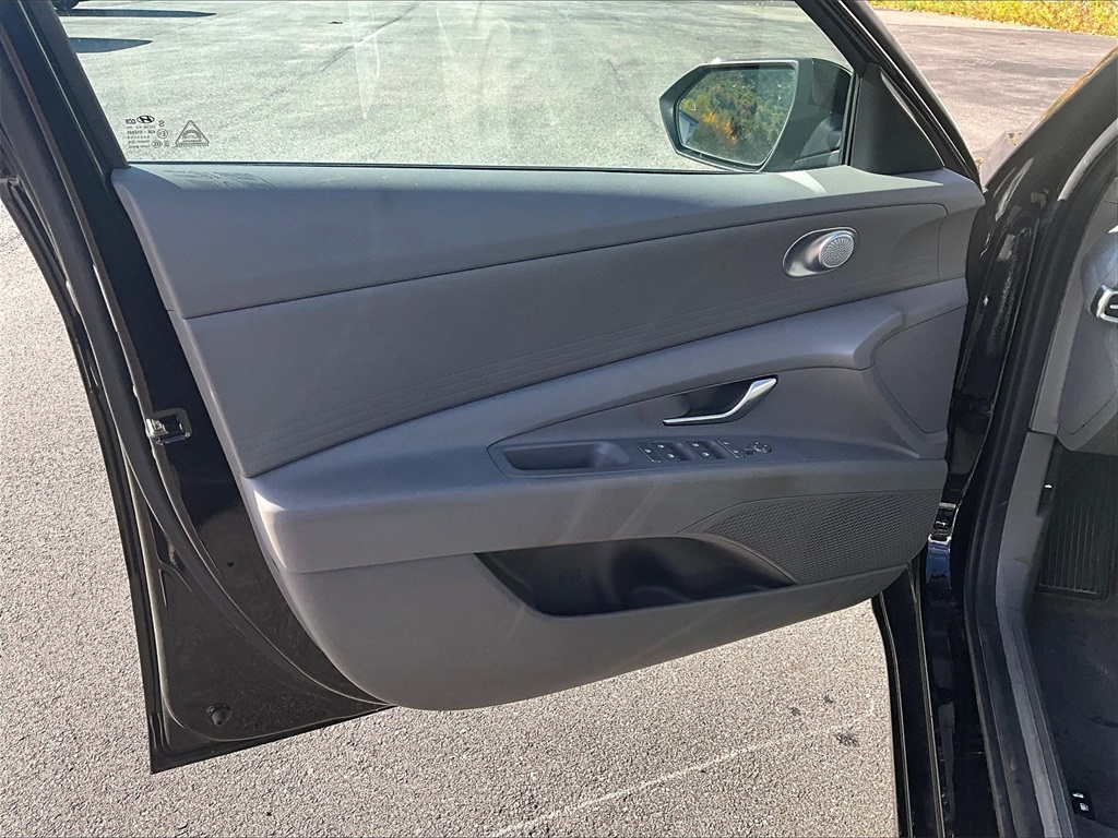 2024 Hyundai Elantra SE photo 9