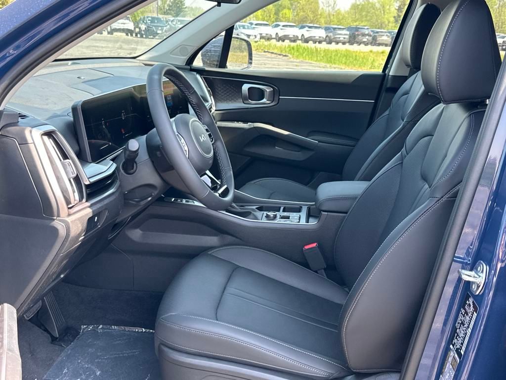 2025 Kia Sorento S photo 2