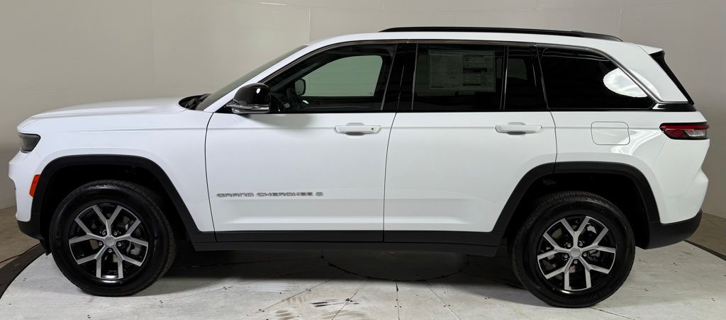 2025 Jeep Grand Cherokee Limited photo 4