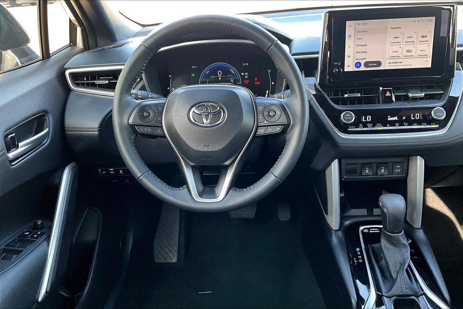 2024 Toyota Corolla Cross Hybrid XSE photo 5