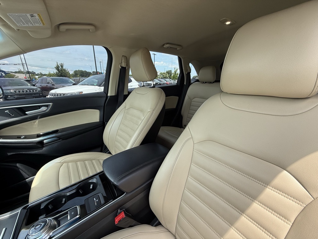 2020 Ford Edge SEL photo 14