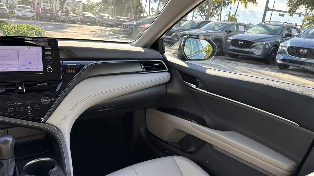 2023 Toyota Camry SE photo 14