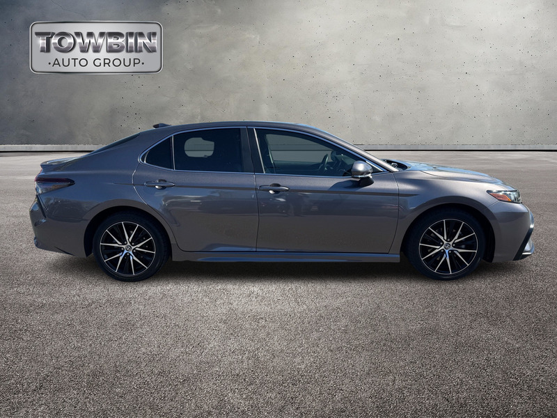 2022 Toyota Camry SE photo 3
