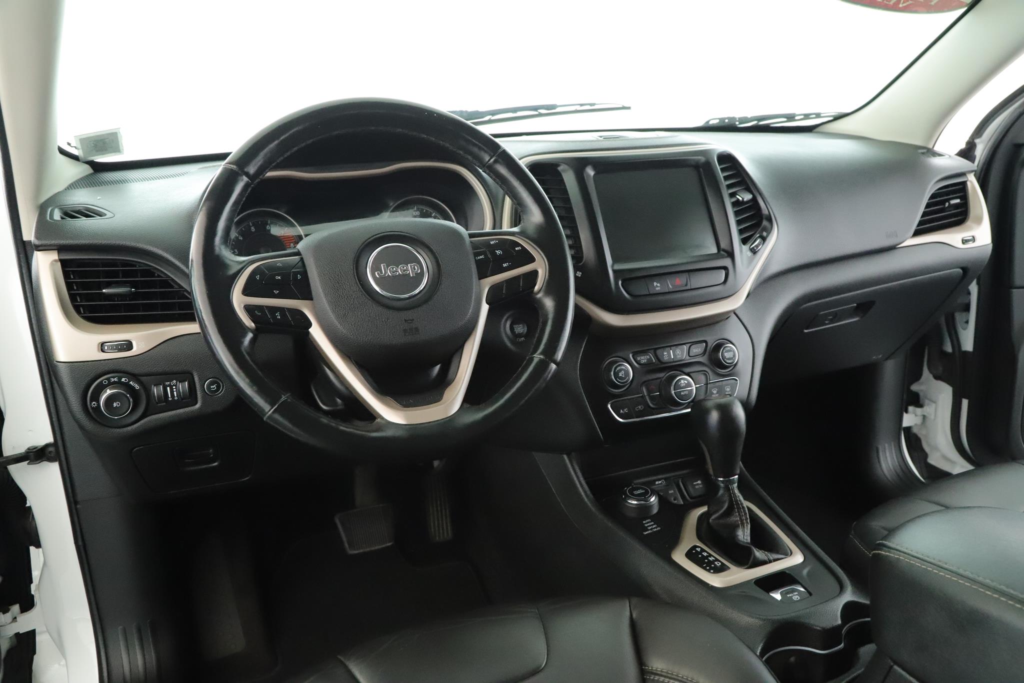 Used 2018 Jeep Cherokee Limited with VIN 1C4PJMDX1JD611059 for sale in Amityville, NY