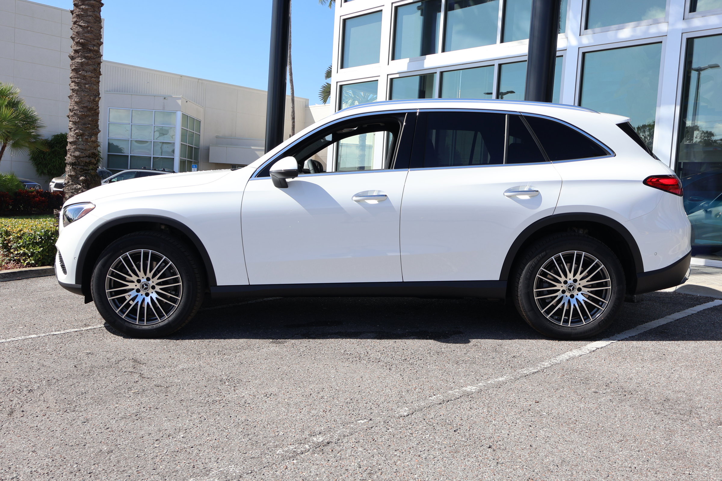 2026 Mercedes Benz GLC 300 photo 3