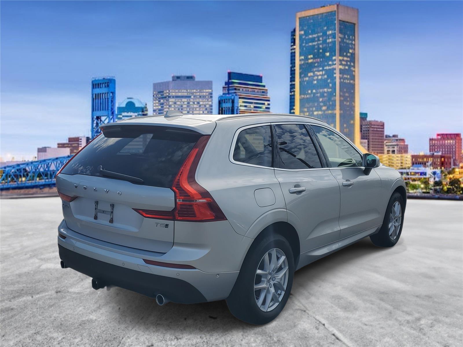 2019 Volvo XC60 Momentum photo 3