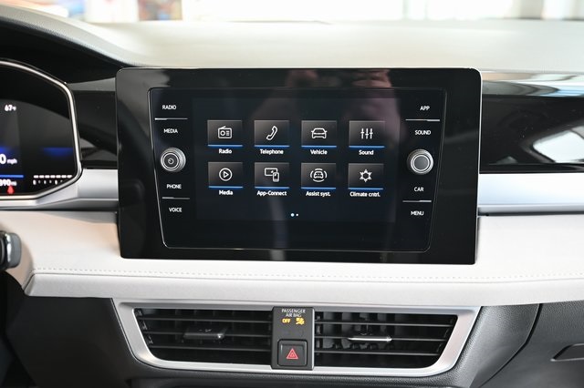 2025 Volkswagen Taos SE photo 4