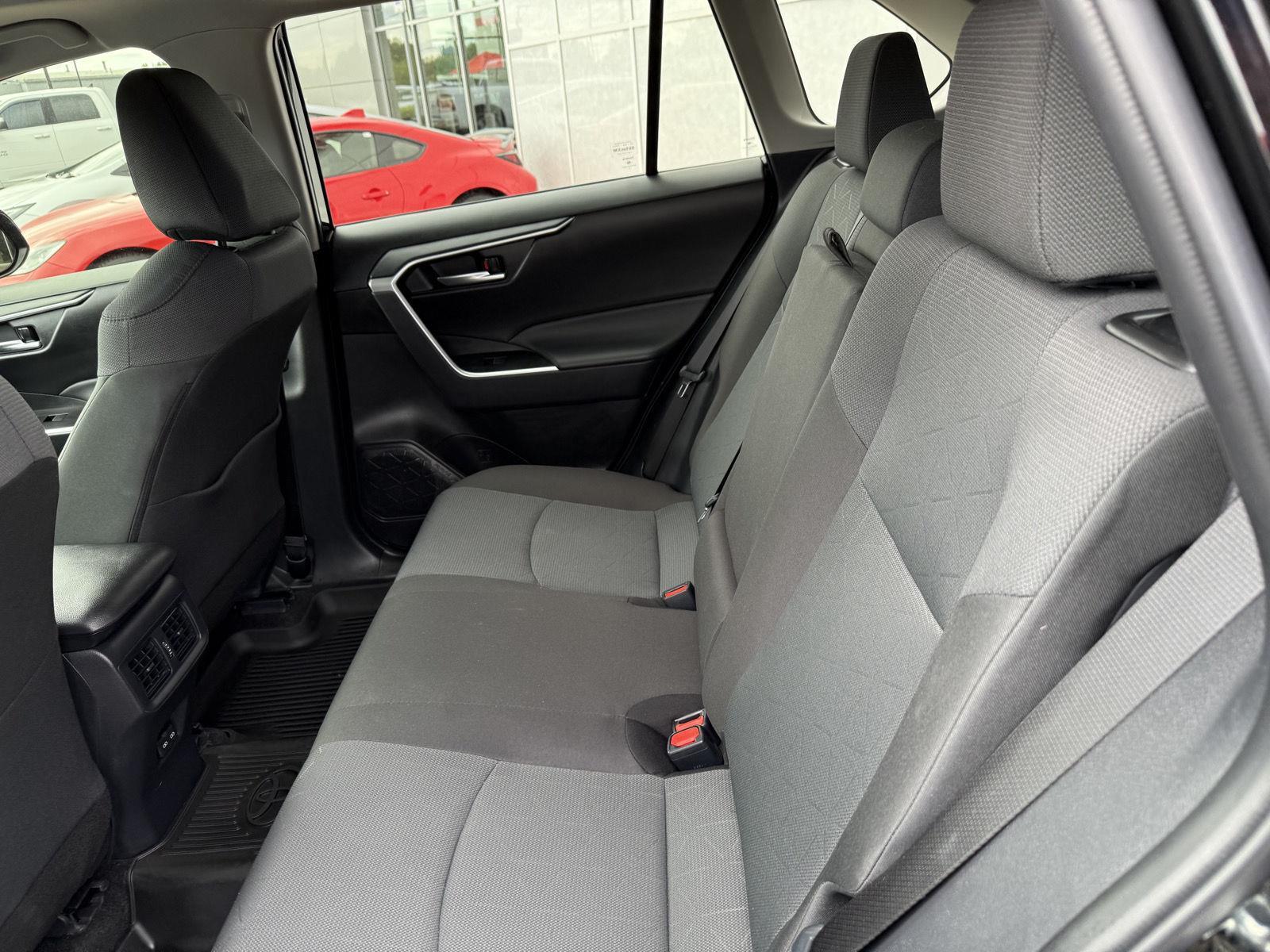 2024 Toyota RAV4 XLE photo 7