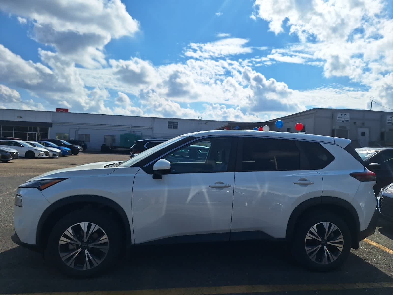 2022 Nissan Rogue SV photo 2