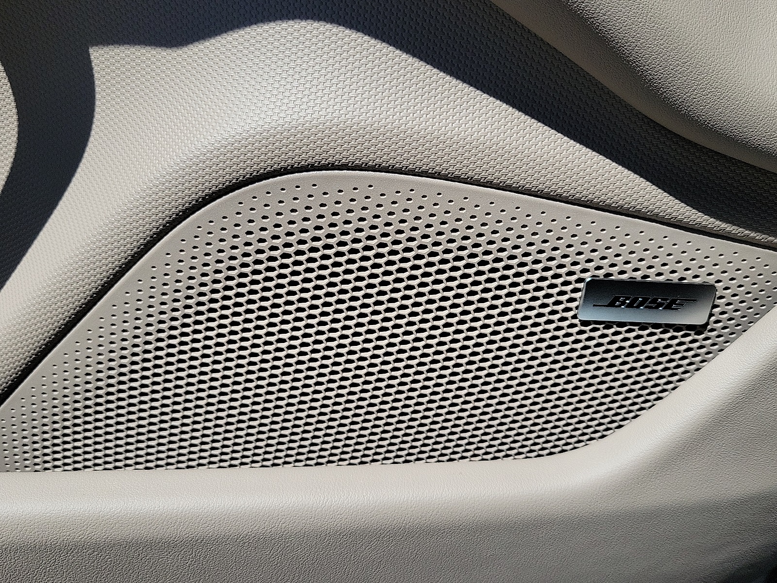 2025 Porsche Taycan photo 23