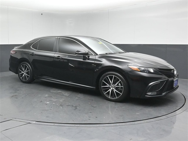 2024 Toyota Camry SE's photo