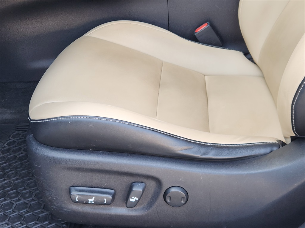 2017 Lexus CT 200h photo 21