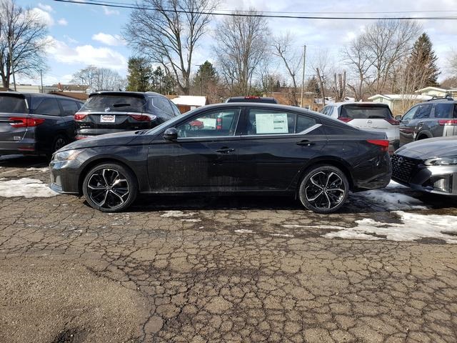 2025 Nissan Altima 2.5 SR photo 2