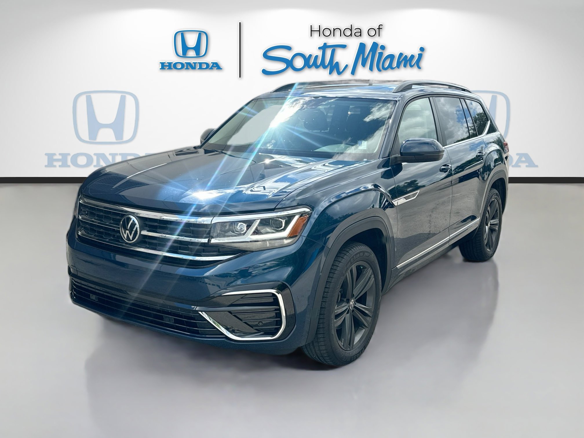 2021 Volkswagen Atlas V6 SE Technology R-Line photo 3