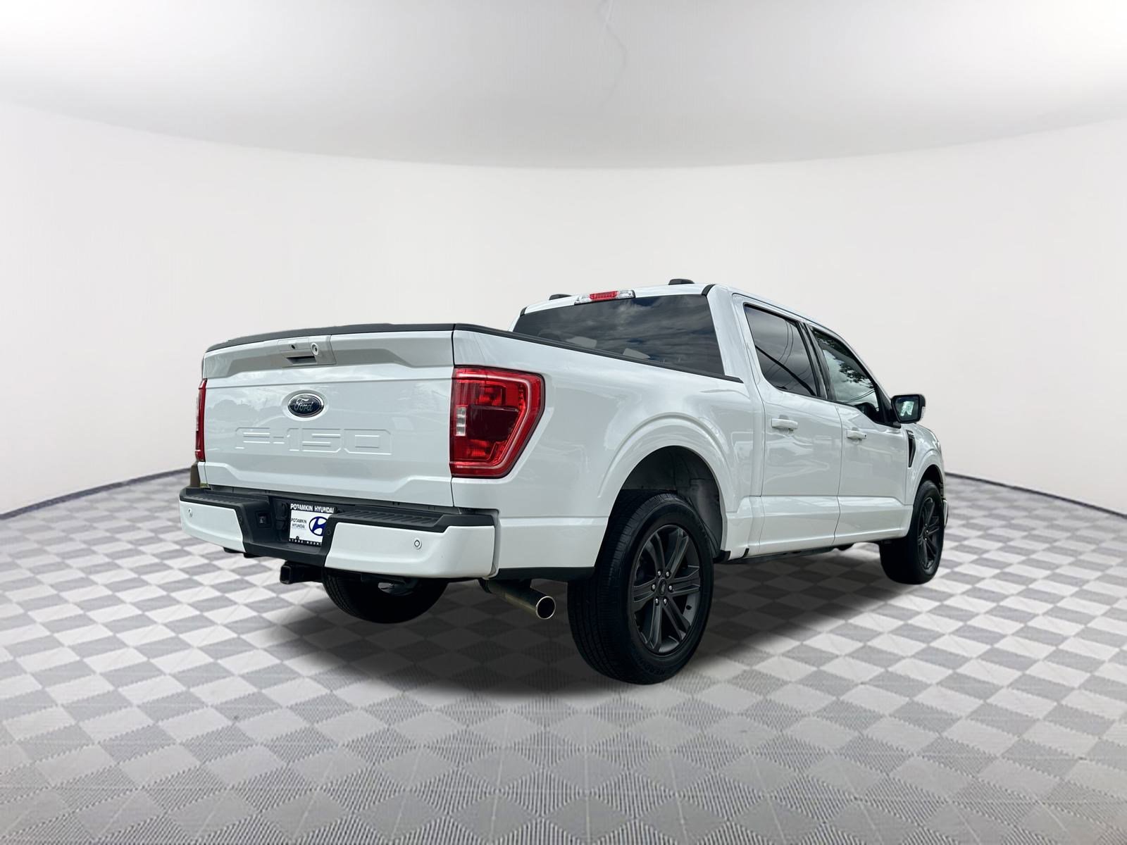 2023 Ford F-150 XLT photo 3
