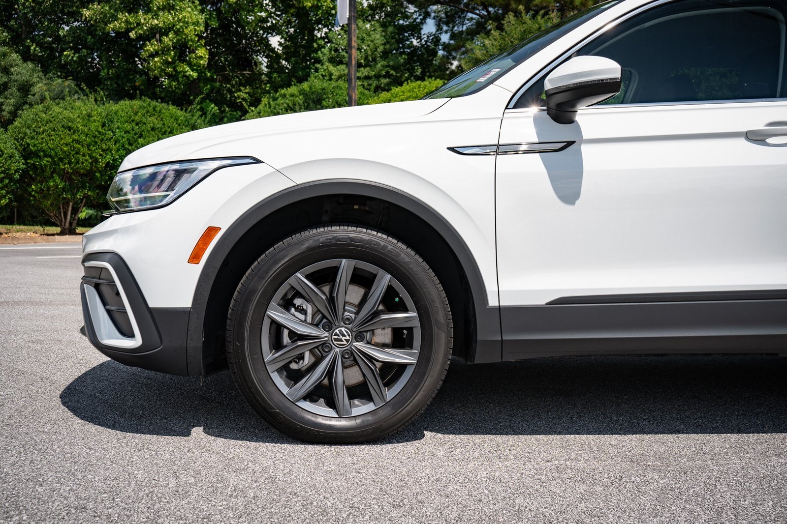 2022 Volkswagen Tiguan SE photo 4