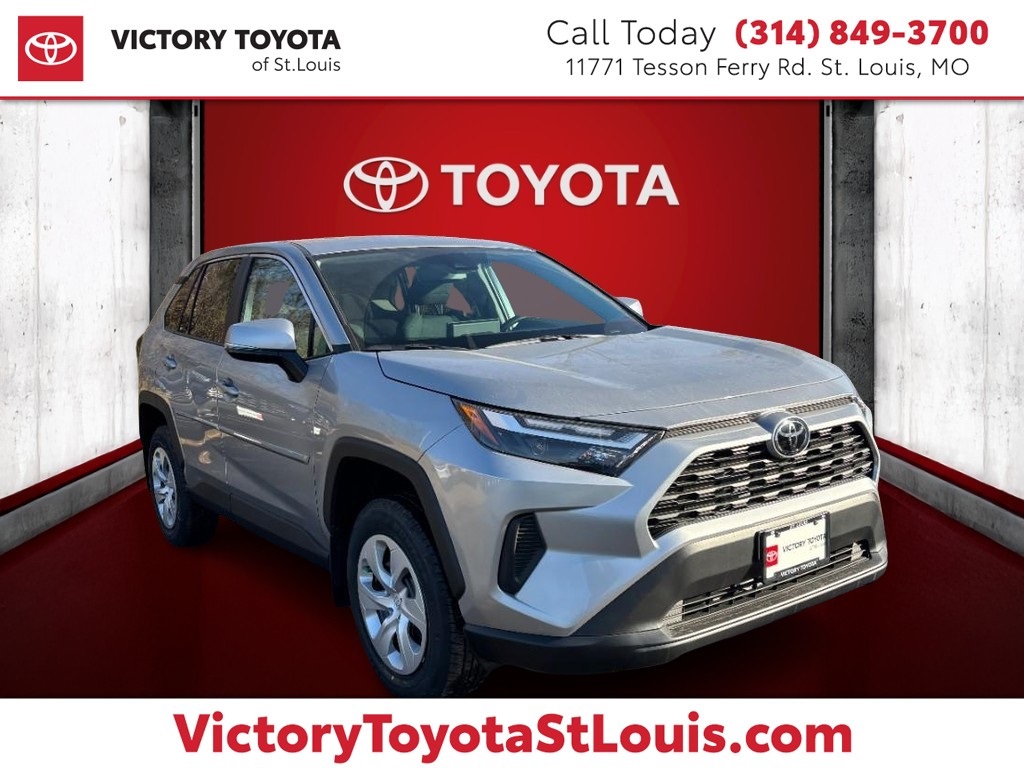 2025 Toyota RAV4 LE's photo