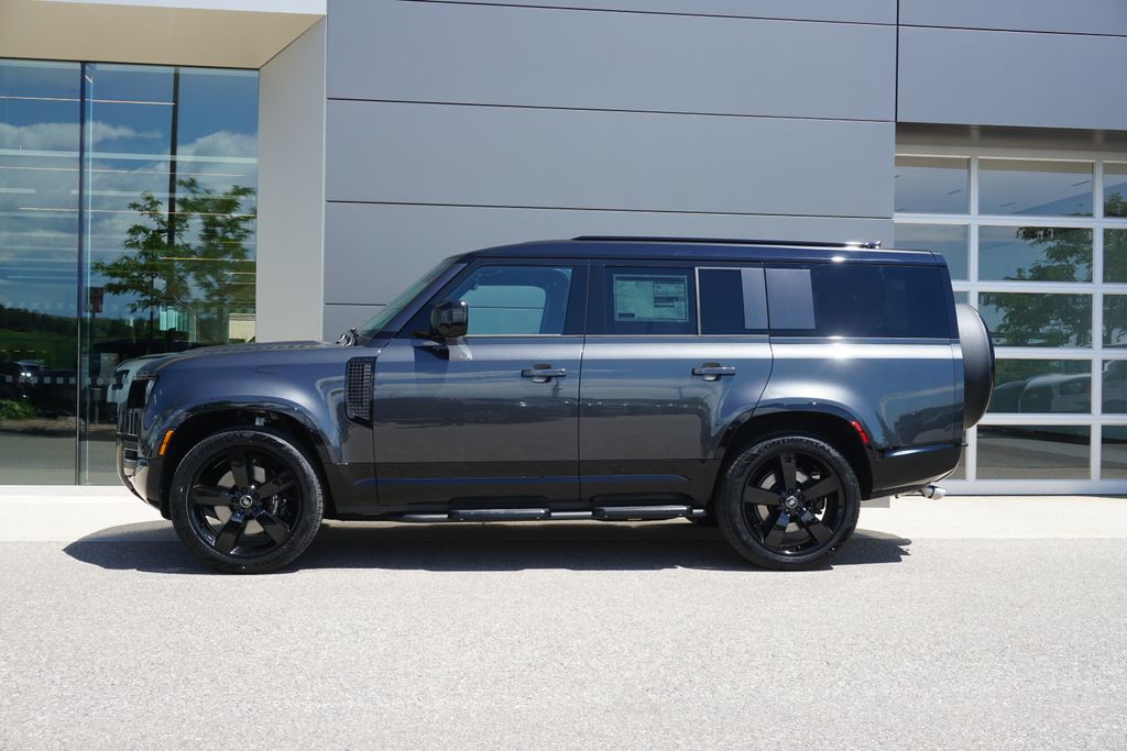 2025 Land Rover Defender 130 V8 photo 6