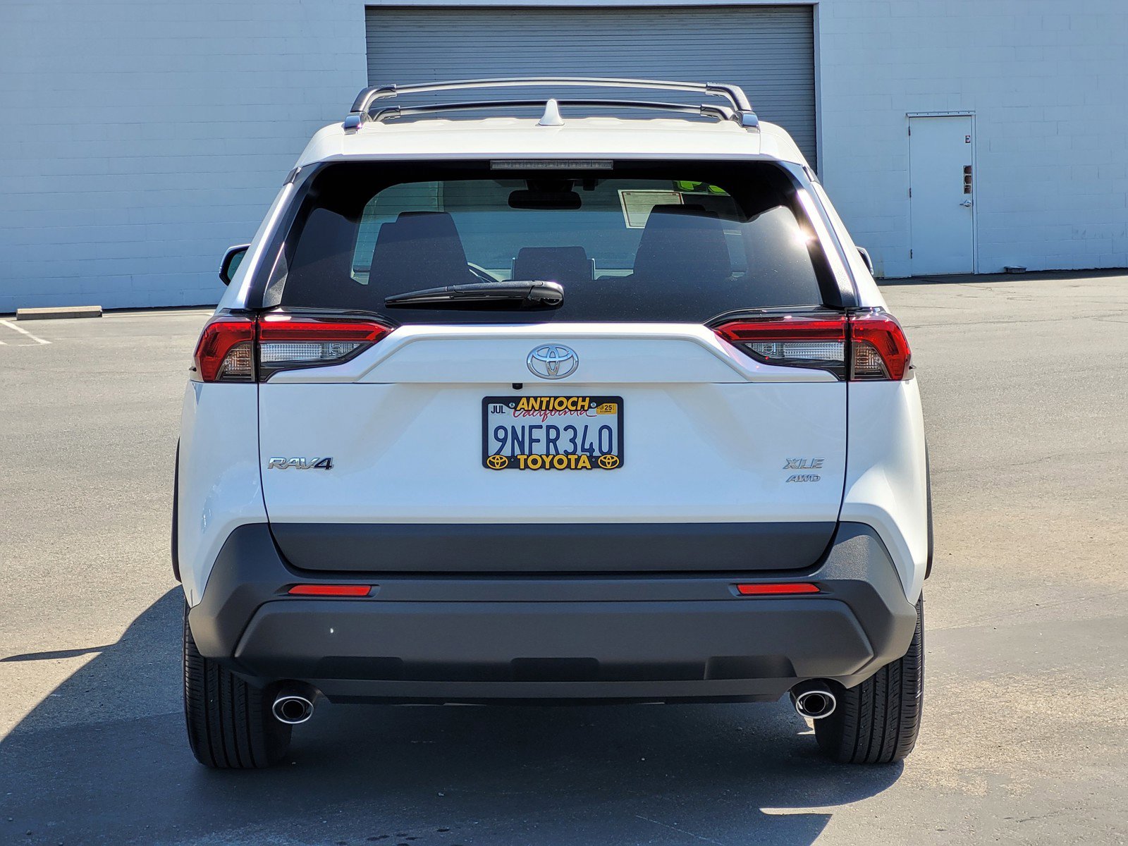 2024 Toyota RAV4 XLE photo 3
