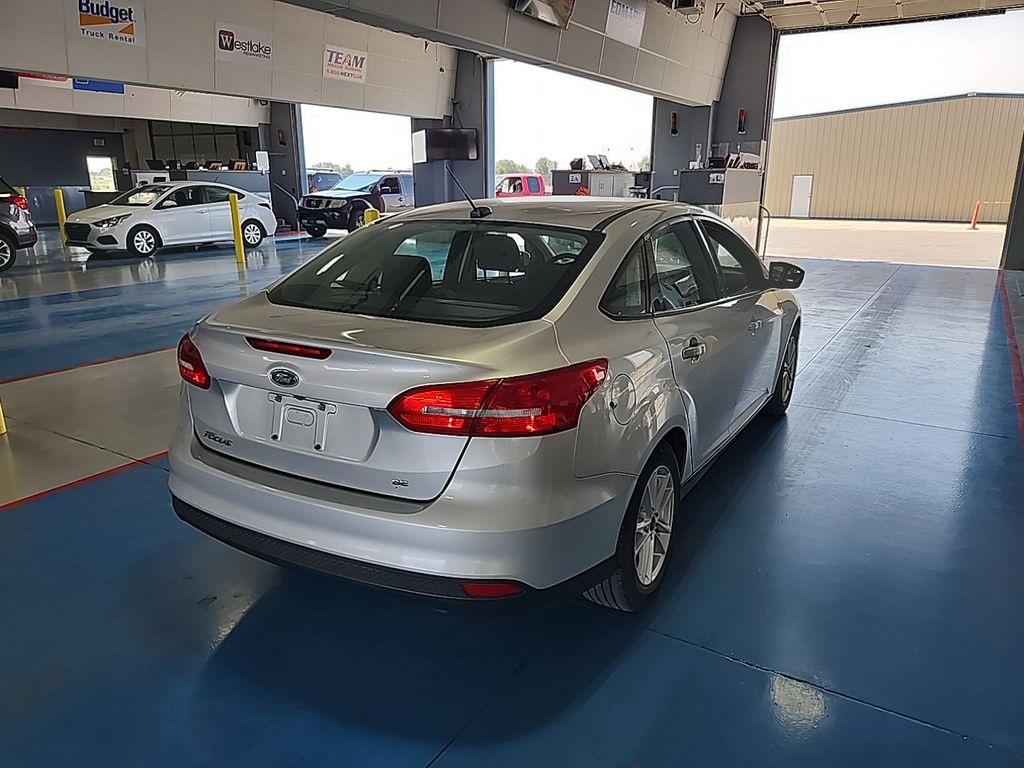 2018 Ford Focus SE photo 3