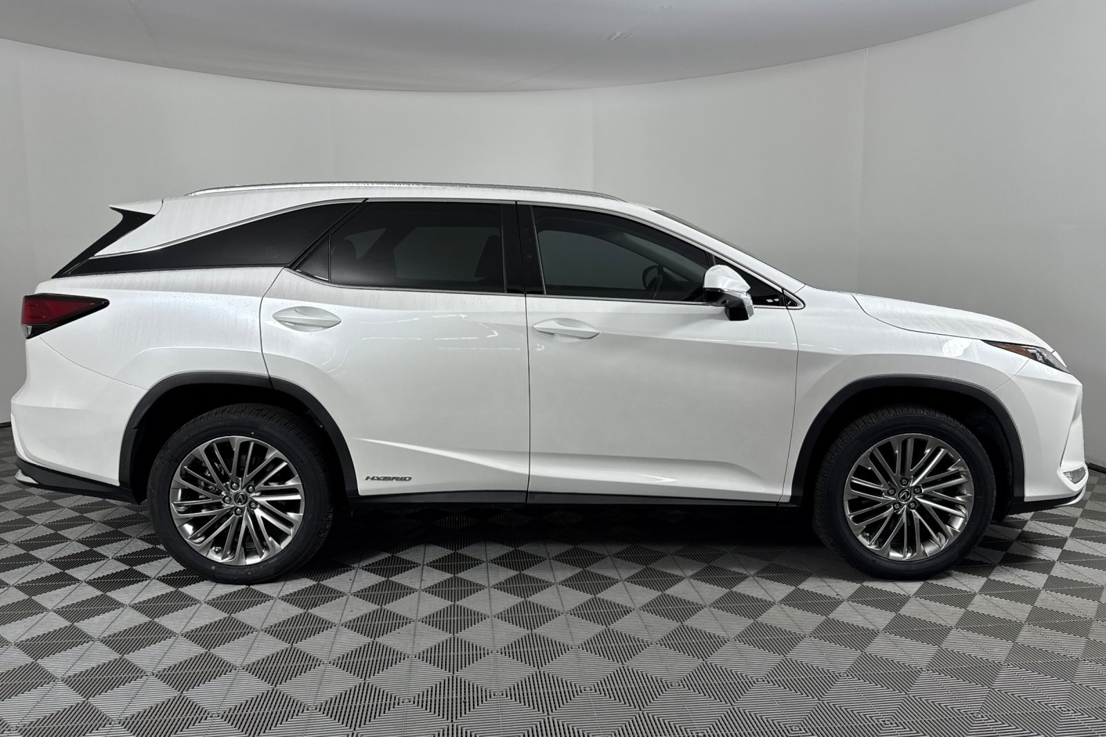 2022 Lexus RX 450hL Luxury AWD photo 2