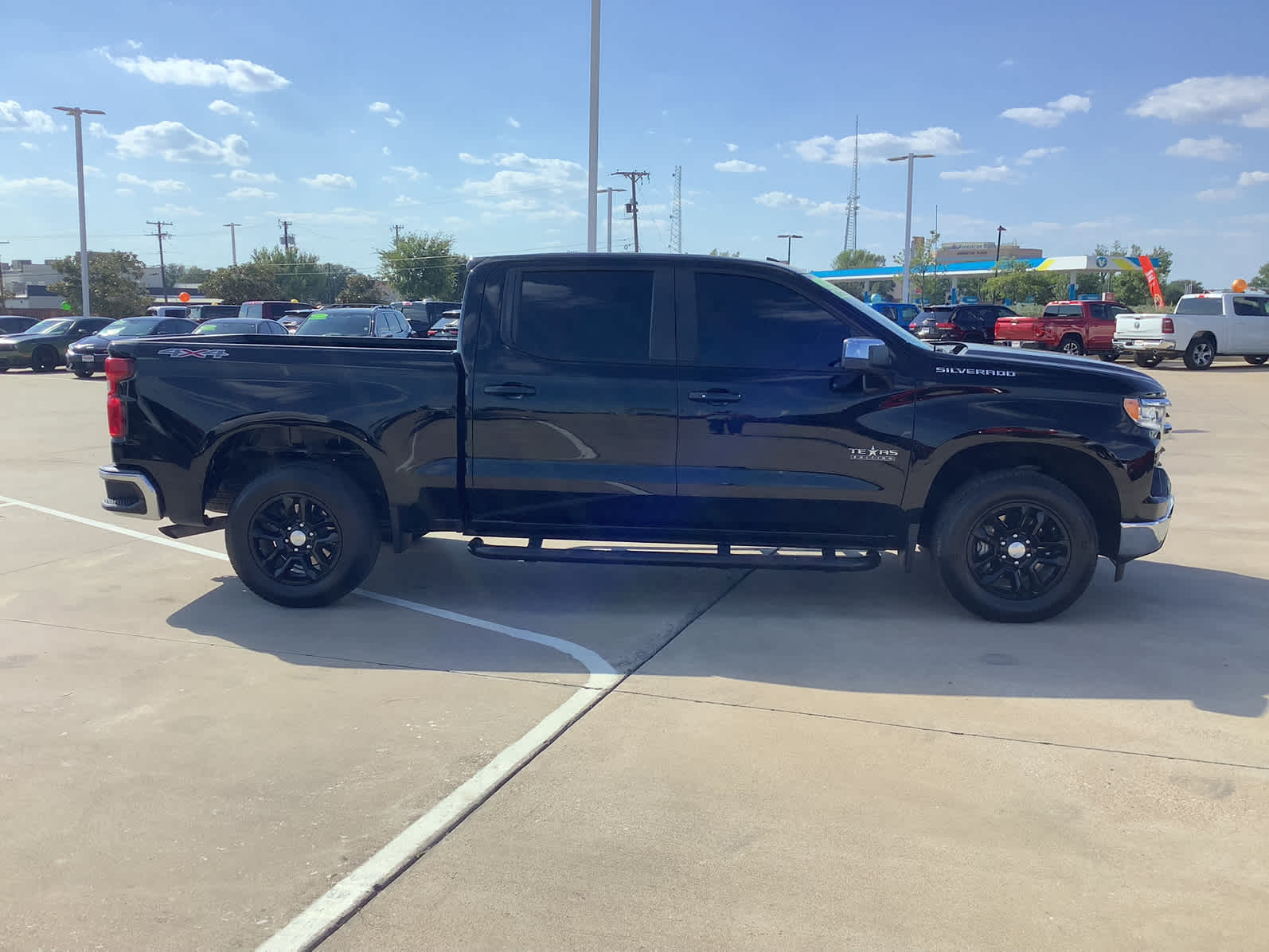 2023 Chevrolet Silverado 1500 LT photo 4
