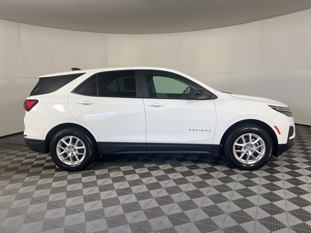 2022 Chevrolet Equinox LS photo 12