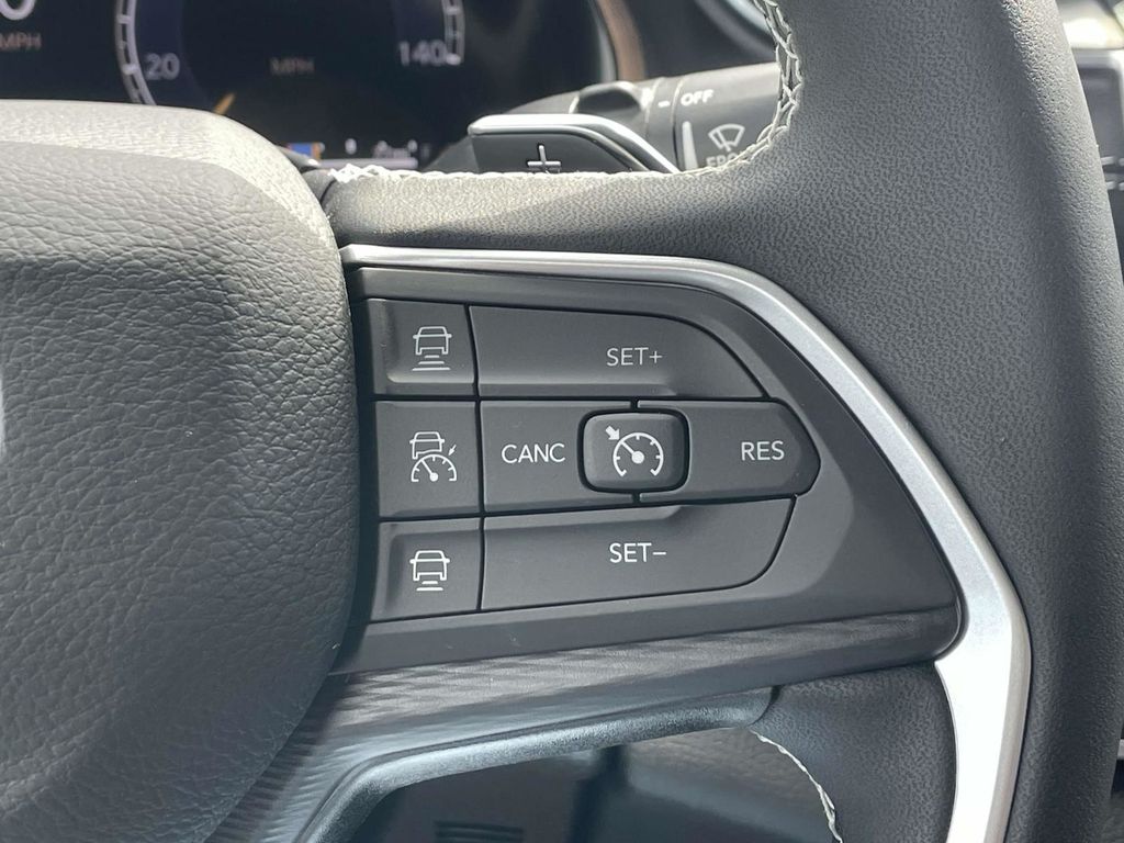 2025 Jeep Grand Cherokee Laredo X photo 29