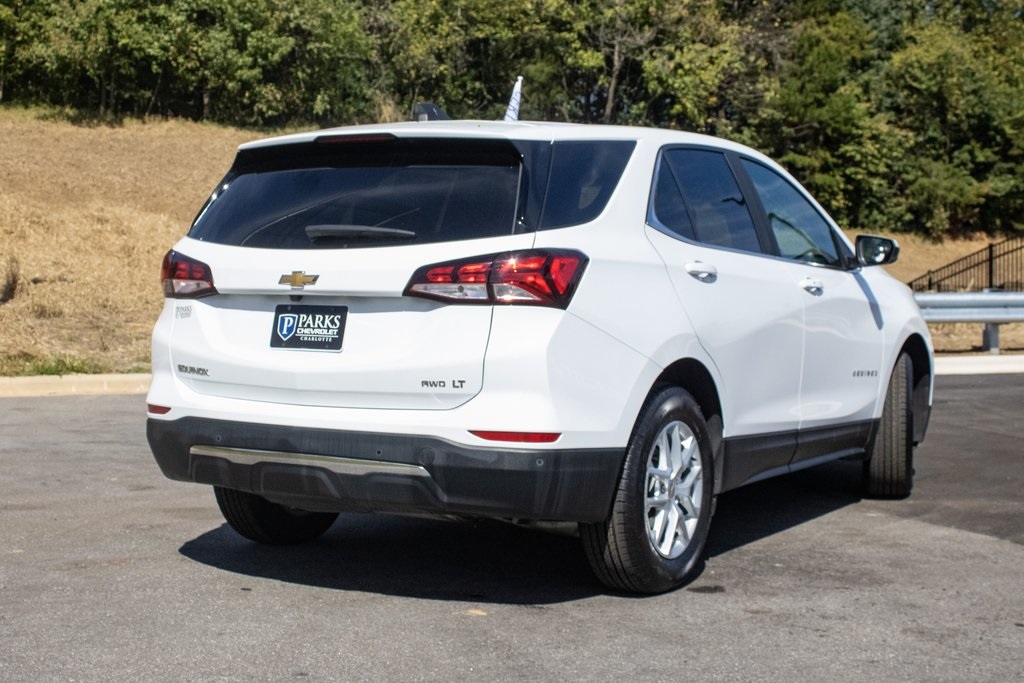 2024 Chevrolet Equinox LT photo 2