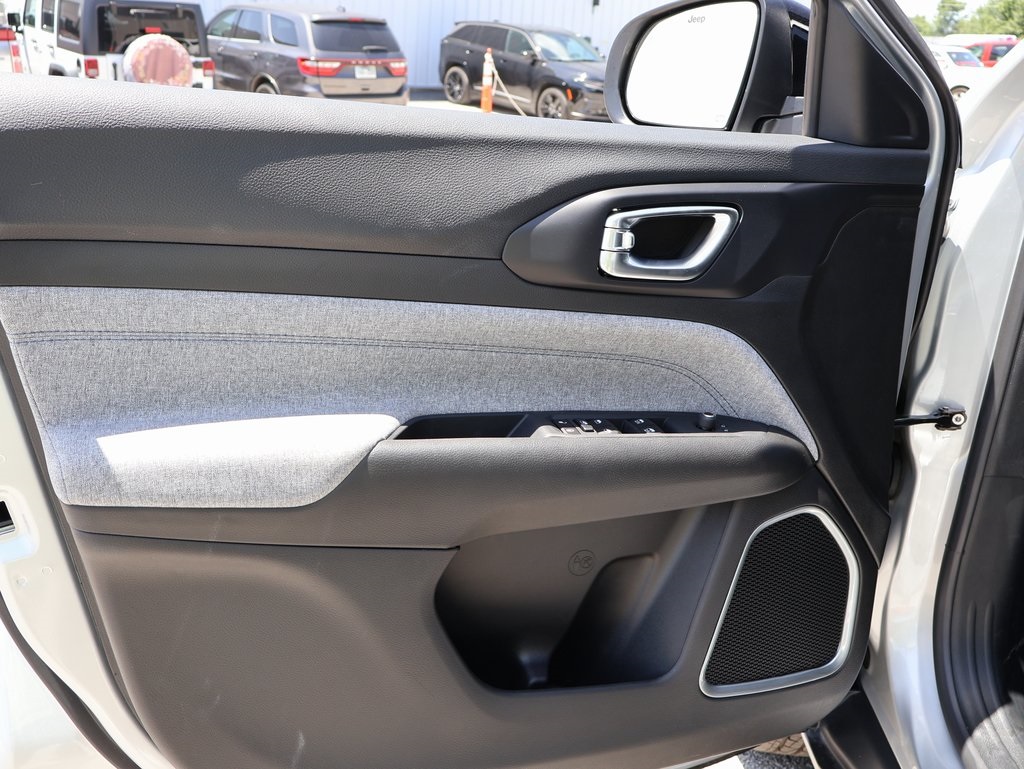 2025 Jeep Compass Latitude photo 19