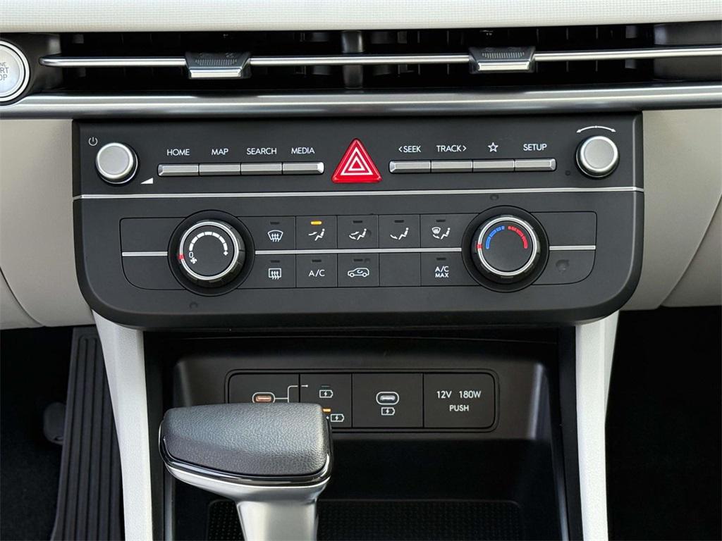 2025 Hyundai Tucson SE photo 18