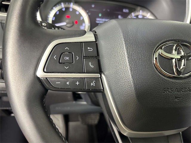 2024 Toyota Highlander XLE photo 17