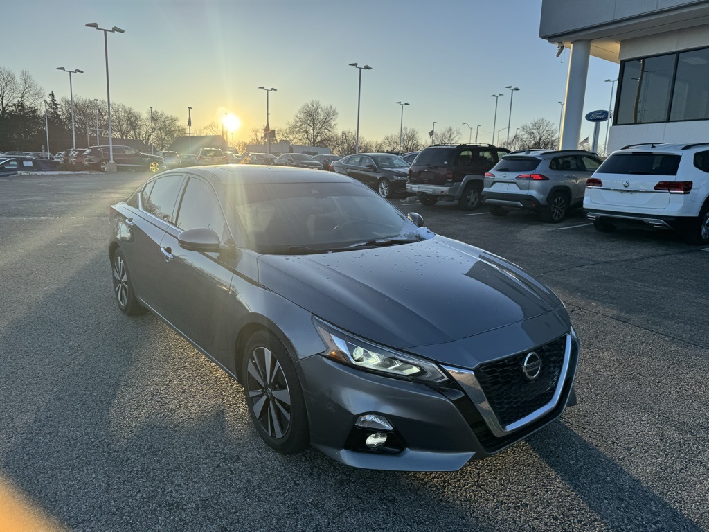 2020 Nissan Altima SL's photo