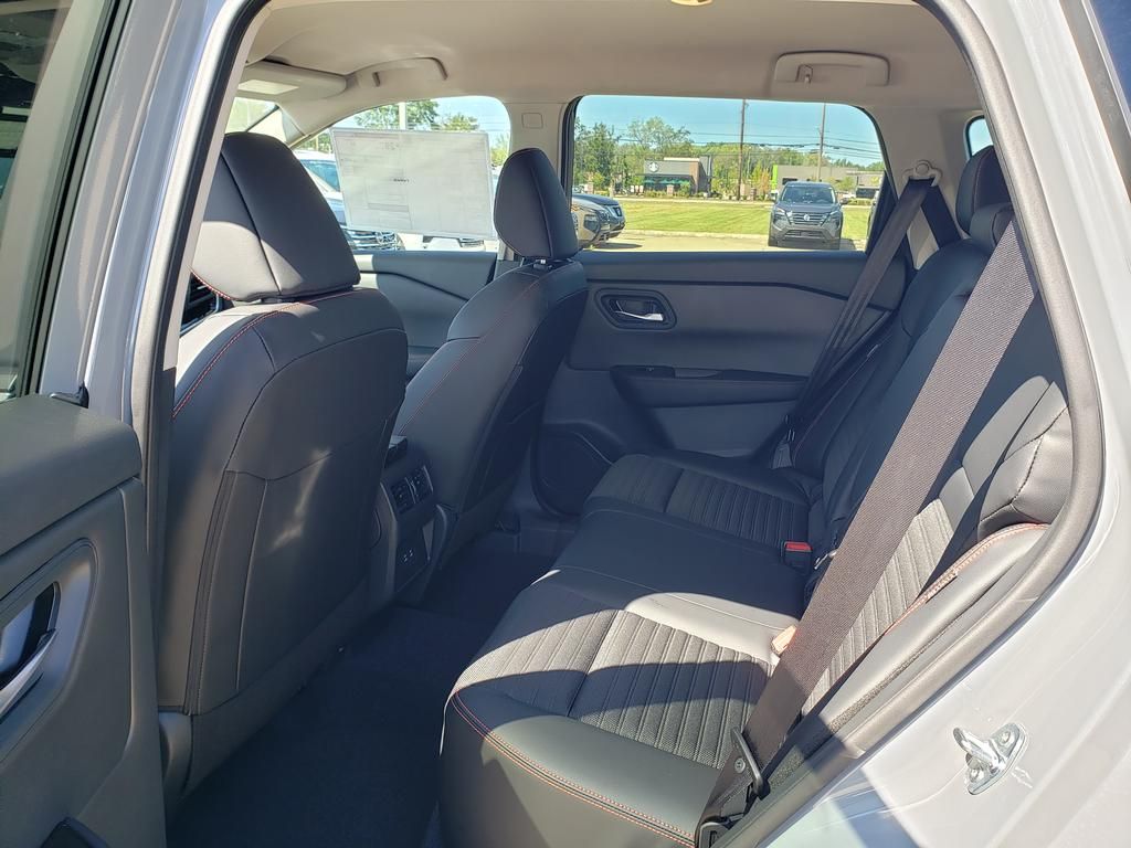 2026 Nissan Rogue SV photo 8
