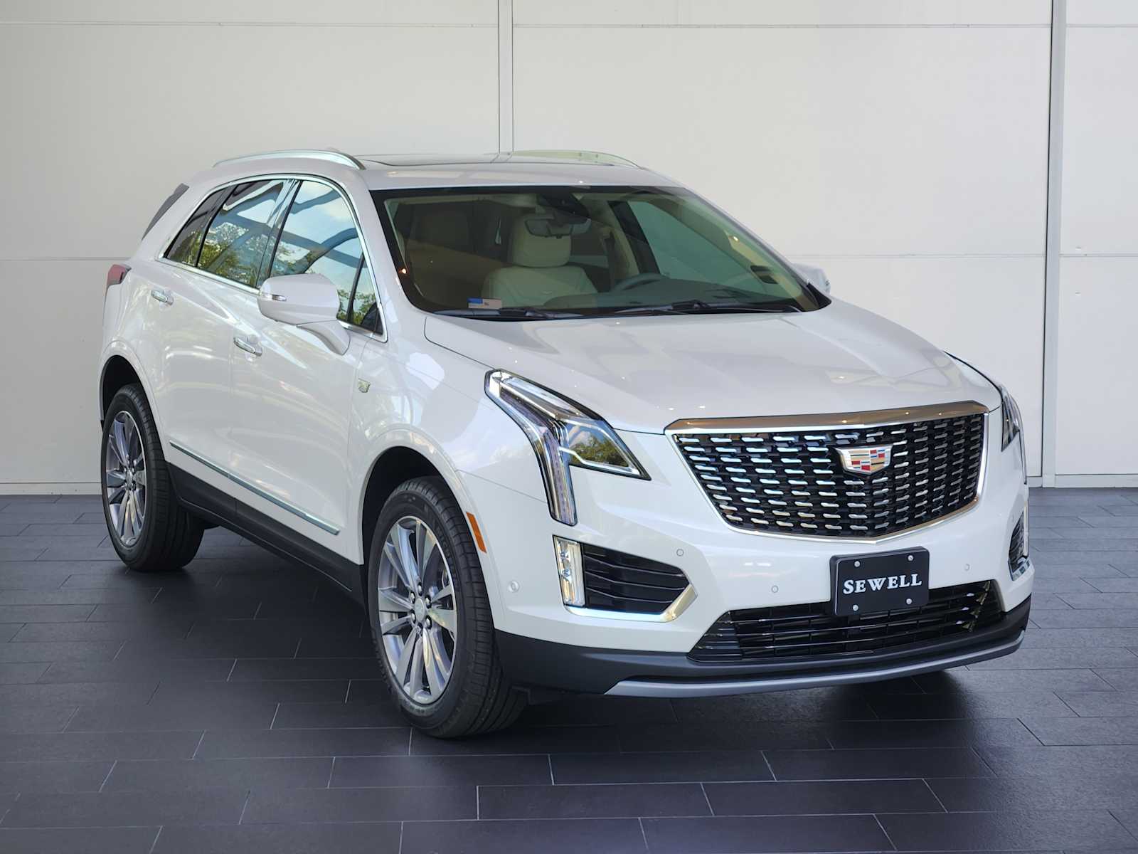 2025 Cadillac XT5 Premium Luxury photo 2