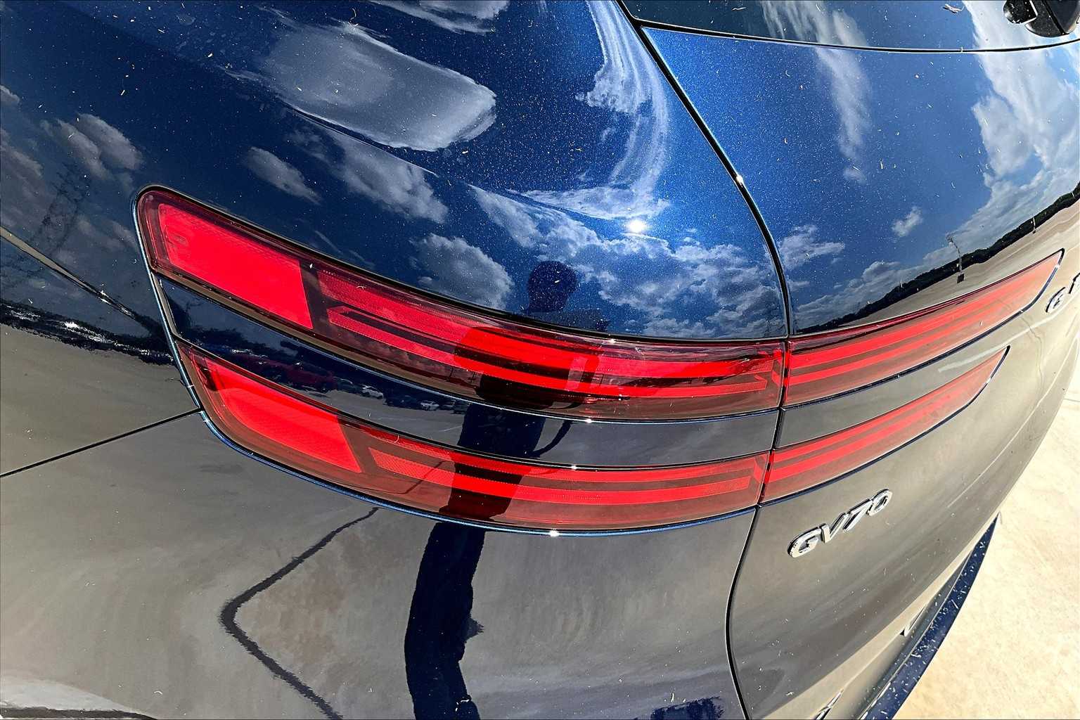 2022 Genesis GV70 3.5T Sport photo 28