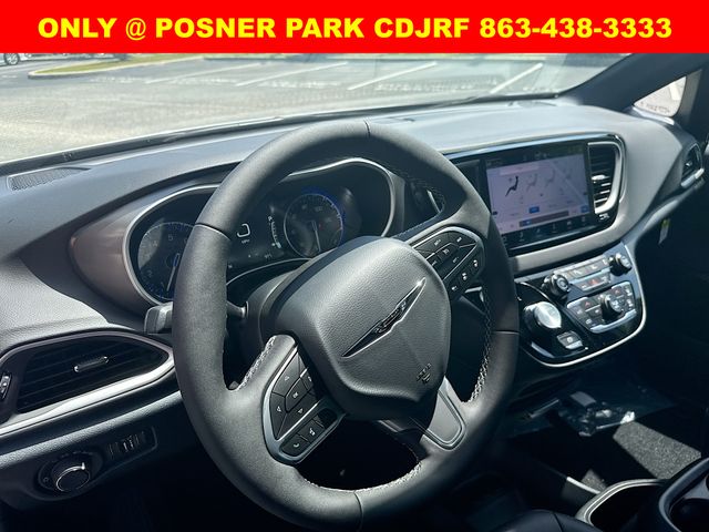 2025 Chrysler Voyager LX photo 19