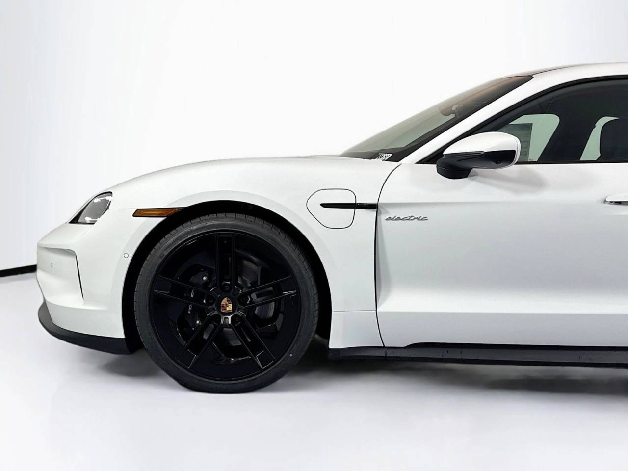 2025 Porsche Taycan photo 20